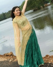 Swetha Basu Prasad Chandamama Movie Heroine Stills 01