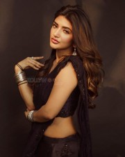 Stunning Beauty Sreeleela in a Black Saree with Sleeveless Blouse Photos 05