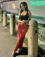 Attractive Anushka Sen in a Black Sleeveless Crop Top and Maroon Full Length Skirt Photos 02