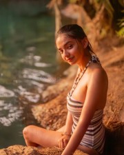 Bold and Hot Anushka Sen in a Stylish Swimsuit Pictures 03