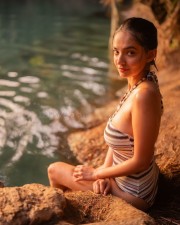 Bold and Hot Anushka Sen in a Stylish Swimsuit Pictures 04