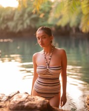 Bold and Hot Anushka Sen in a Stylish Swimsuit Pictures 07