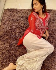 Cute Anushka Sen in a Red and White Salwar Pictures 01