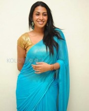 Gayathiri Iyer Sexy Saree Pictures 10