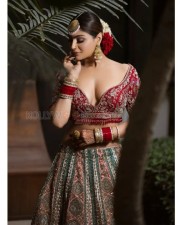 Gorgeous Akanksha Puri in a Bridal Lehenga Photos 03