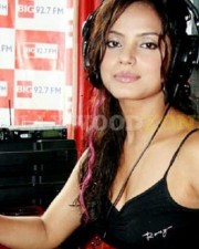 Sexy Neetu Chandra Photos 10