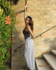 Stylish Palak Tiwari in a Grey Track Pant and Black Tank Top Photos 03