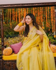 Mahira Khan in a Yellow Embellished Saree Photo 01