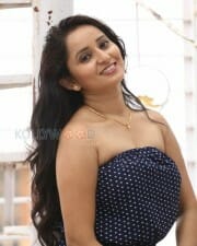 Actress Ishika Singh Sexy Photoshoot Stills 09