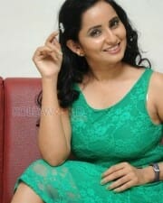 Actress Ishika Singh Sexy Pictures 19