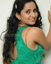 Actress Ishika Singh Sexy Pictures 23