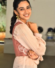 Actress Meenakshi Chaudhary at Lucky Baskhar Interview Photos 08