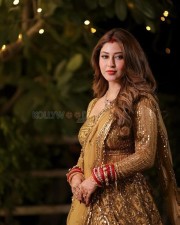 Devon Ke Dev Mahadev Actress Sonarika Bhadoria in a Golden Embroidered Square Neckline Blouse with a Matching Lehenga Skirt and Sheer Dupatta Pictures 02