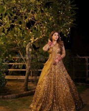 Devon Ke Dev Mahadev Actress Sonarika Bhadoria in a Golden Embroidered Square Neckline Blouse with a Matching Lehenga Skirt and Sheer Dupatta Pictures 03