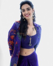 Gorgeous Meenakshi Chaudhary Navel in a Purple Outfit Photos 02