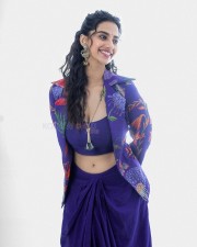 Gorgeous Meenakshi Chaudhary Navel in a Purple Outfit Photos 04