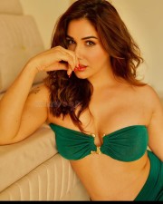 Hot Kangna Sharma in a Green Tube Bikini Photos 02