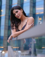 Sexy Aahana Kumra in a Black Sleeveless Dress with a Sweetheart Neckline Photos 03