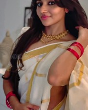 Sexy Mirnaa Menon in a White Kerala Saree Pictures 03