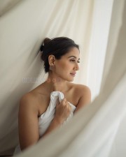 Stunning Nikita Dutta Wrapped in a White Towel Pictures 01