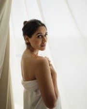 Stunning Nikita Dutta Wrapped in a White Towel Pictures 02