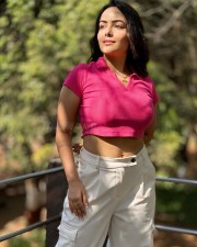 Sexy Aanchal Munjal in a Short Sleeved Pink Crop Top Photos 04