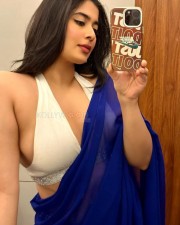 Busty Nikita Sharma Cleavage in a Blue Saree with Sleeveless Revealing Blouse Picture 01