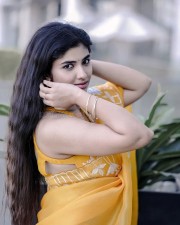 Glam Pragya Nagra in a Printed Yellow Saree with a Sleeveless Blouse Pictures 06