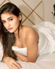 Sexy Hot Prakriti Pavani Lying Naked under the Covers Photos 04