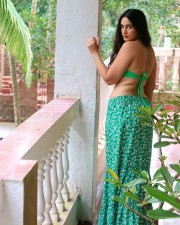 Erotic Beauty Megha Shukla in a Green Floral Skirt with a Bandeau Bra Photos 01