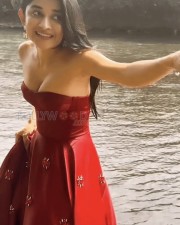 Sexy Hot Kanika Mann Cleavage in a Red Corset Gown Pictures 05