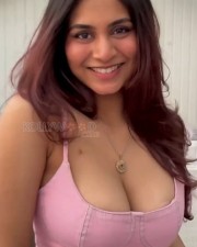 Hot Srushti Bannatti Showing Nipples Cleavage in a Pink Crop Top Pictures 03