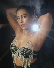 Seductive Jinal Joshi Cleavage in a Black Tube Bra Photos 02