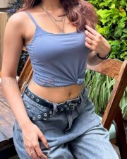 Tempting Srushti Bannatti Navel in a Grey Spaghetti Strap Tank Top and Jeans Photos 02